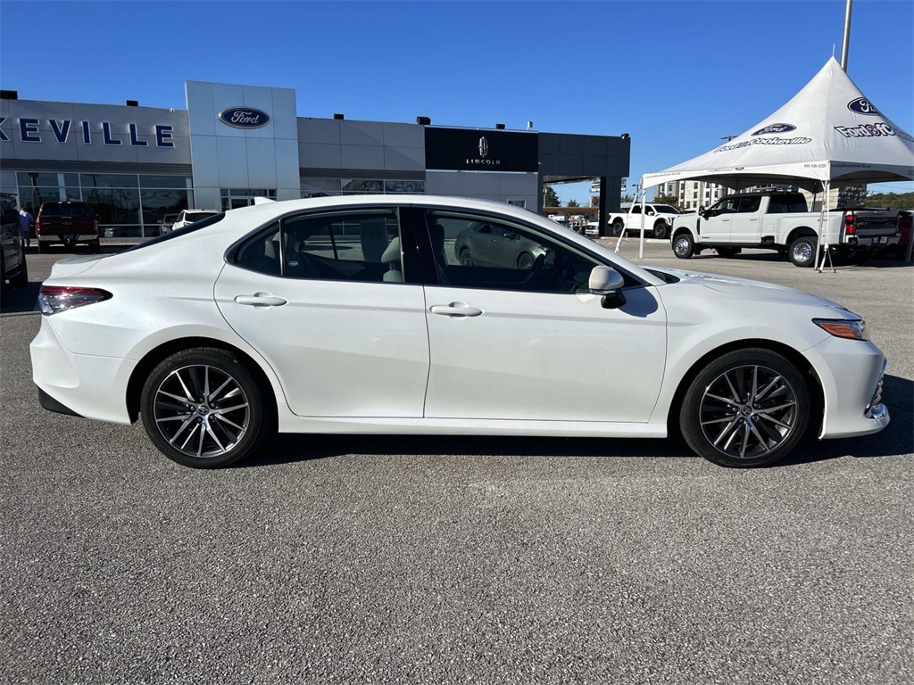 2023 Toyota Camry XLE photo 3