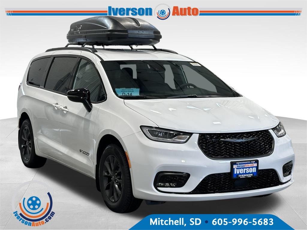 2026 Chrysler Pacifica Select's photo