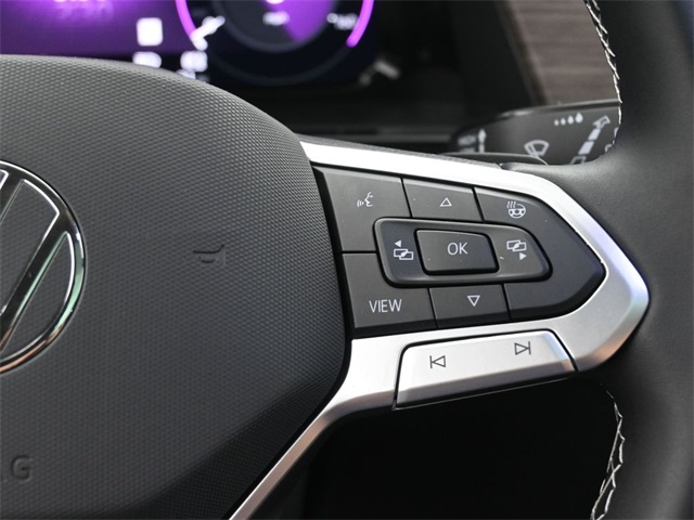 2025 Volkswagen Atlas SEL photo 2
