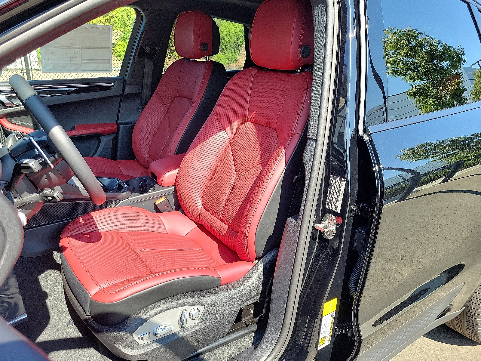 2026 Porsche Macan T photo 4