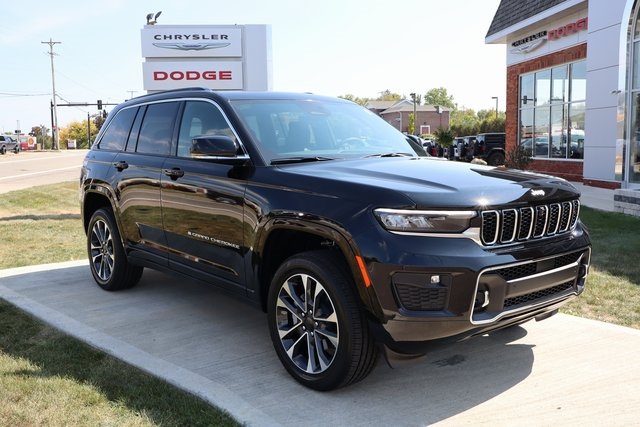 2025 Jeep Grand Cherokee Overland photo 2