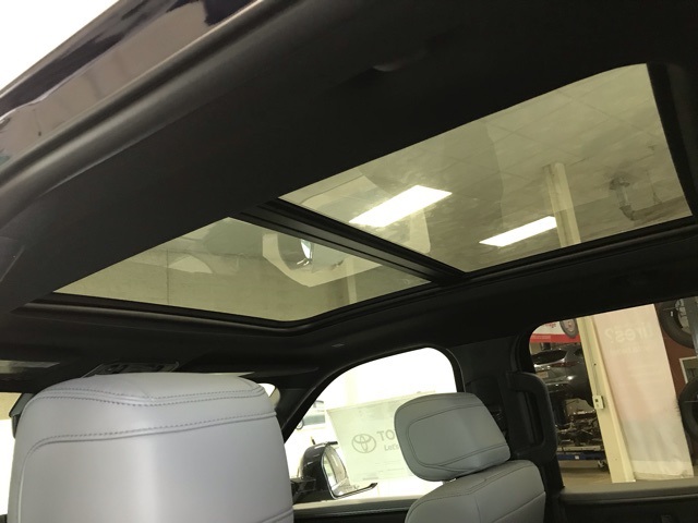 2025 Toyota Tundra Limited CrewMax photo 17
