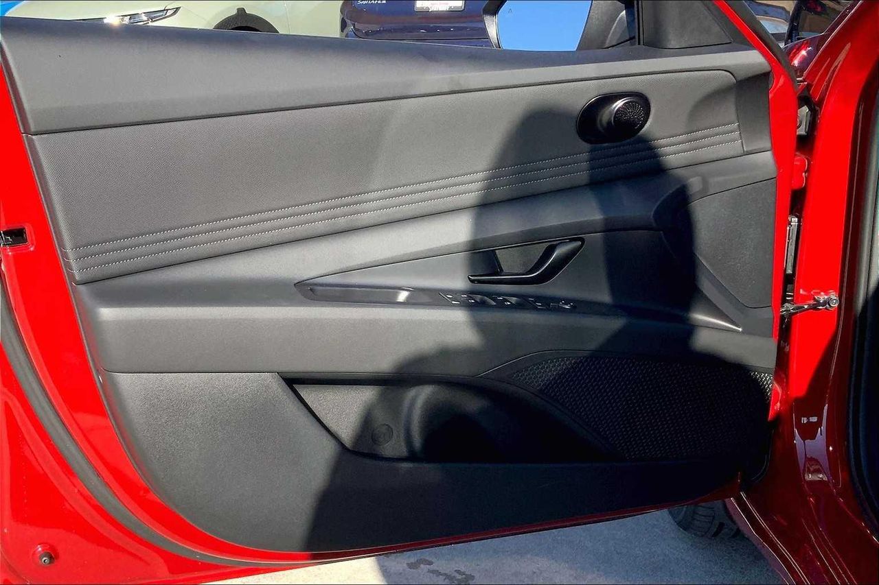 2025 Hyundai Elantra SEL Sport photo 10