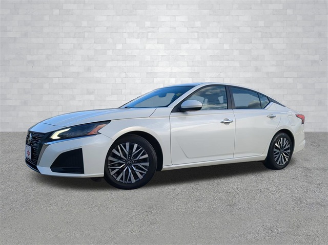 2023 Nissan Altima SV's photo