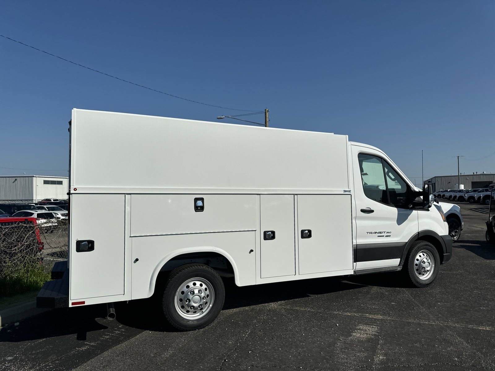 2024 Ford Transit Cutaway photo 2