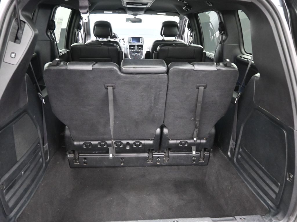 2016 Dodge Grand Caravan R/T photo 8