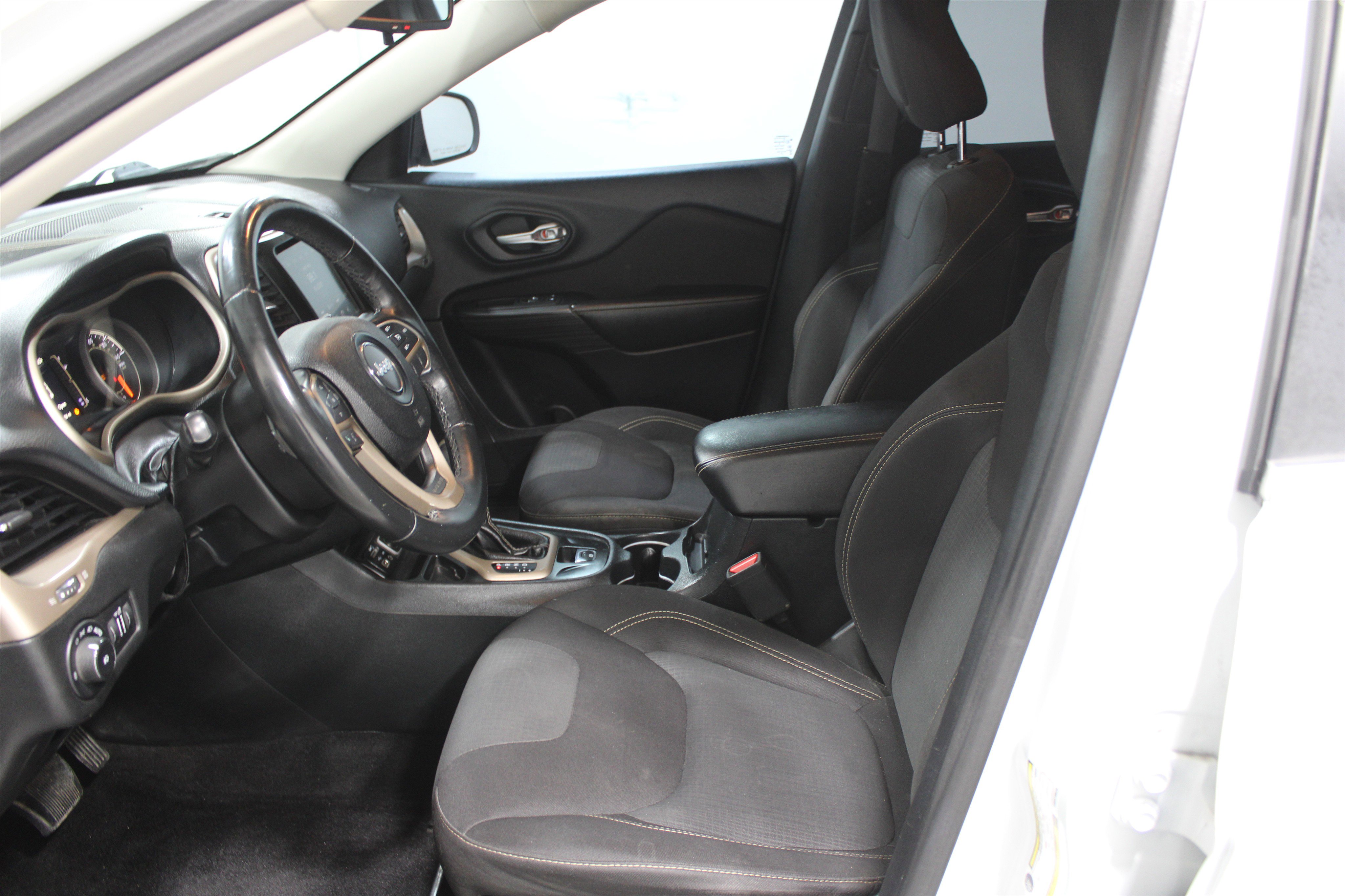 2016 Jeep Cherokee Latitude photo 3