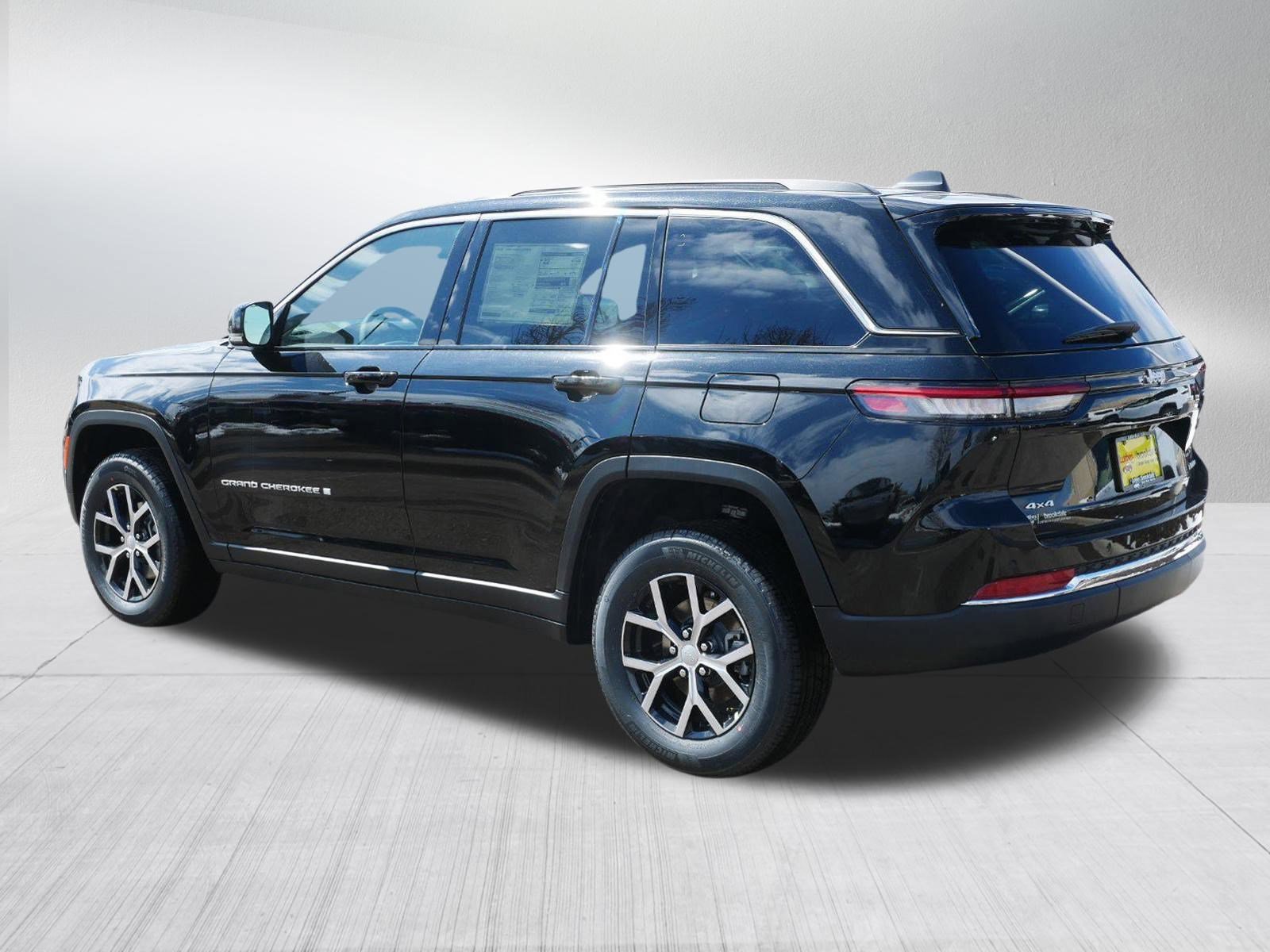 2025 Jeep Grand Cherokee Limited photo 3