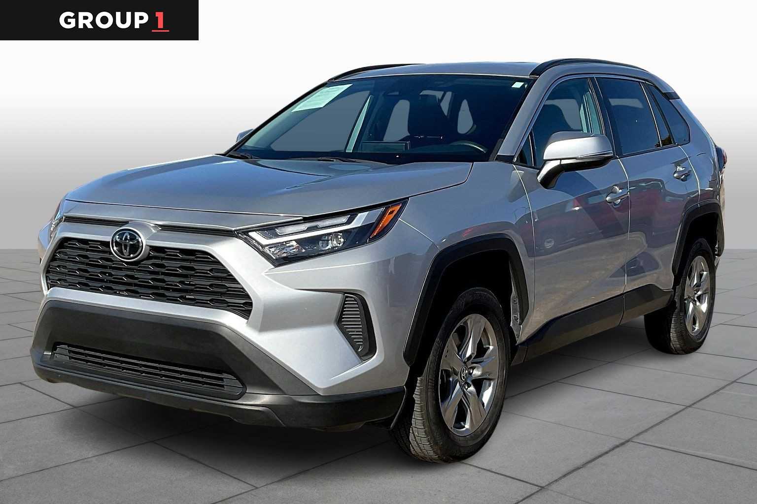 2024 Toyota RAV4 XLE's photo