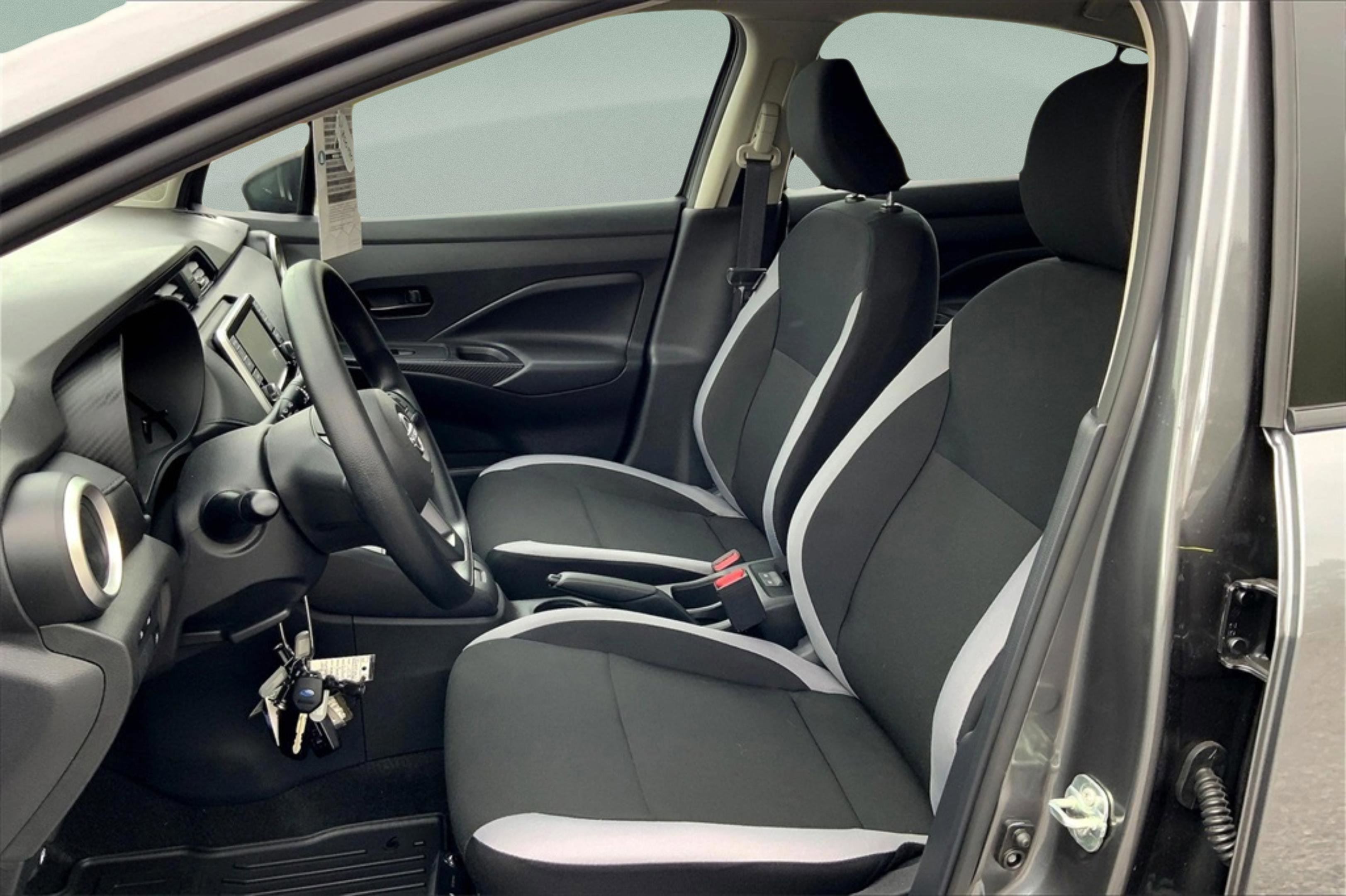2025 Nissan Versa S photo 9