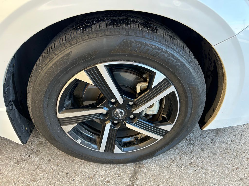 2024 Nissan Sentra SV photo 3