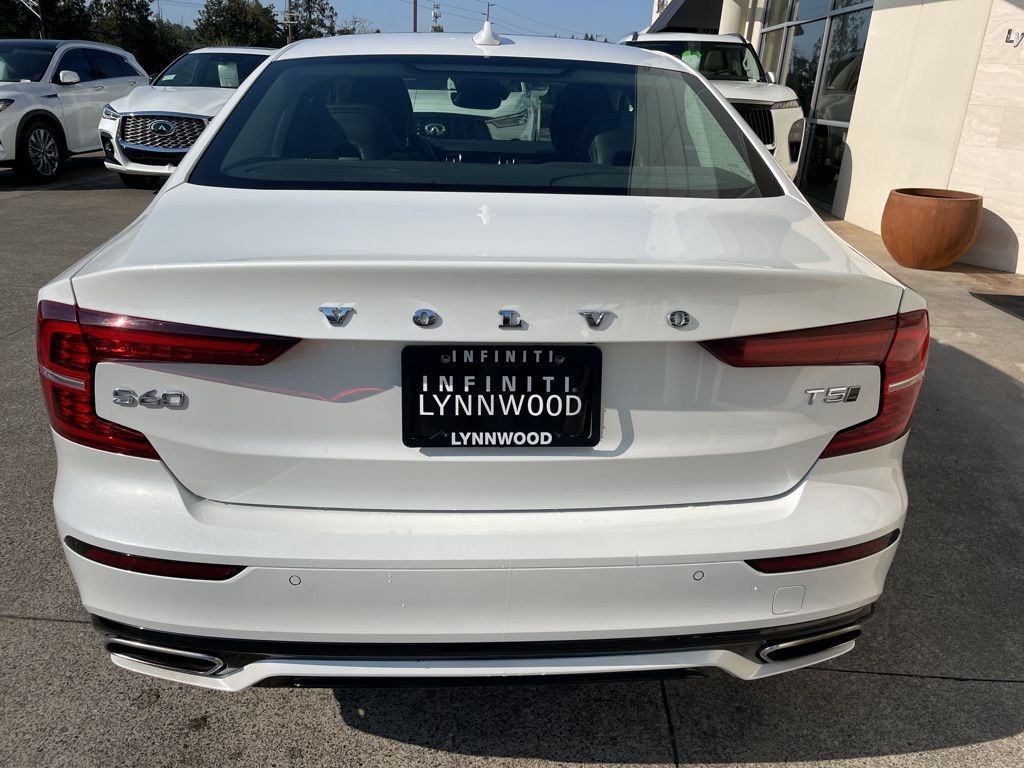 2021 Volvo S60 T5 Momentum photo 4