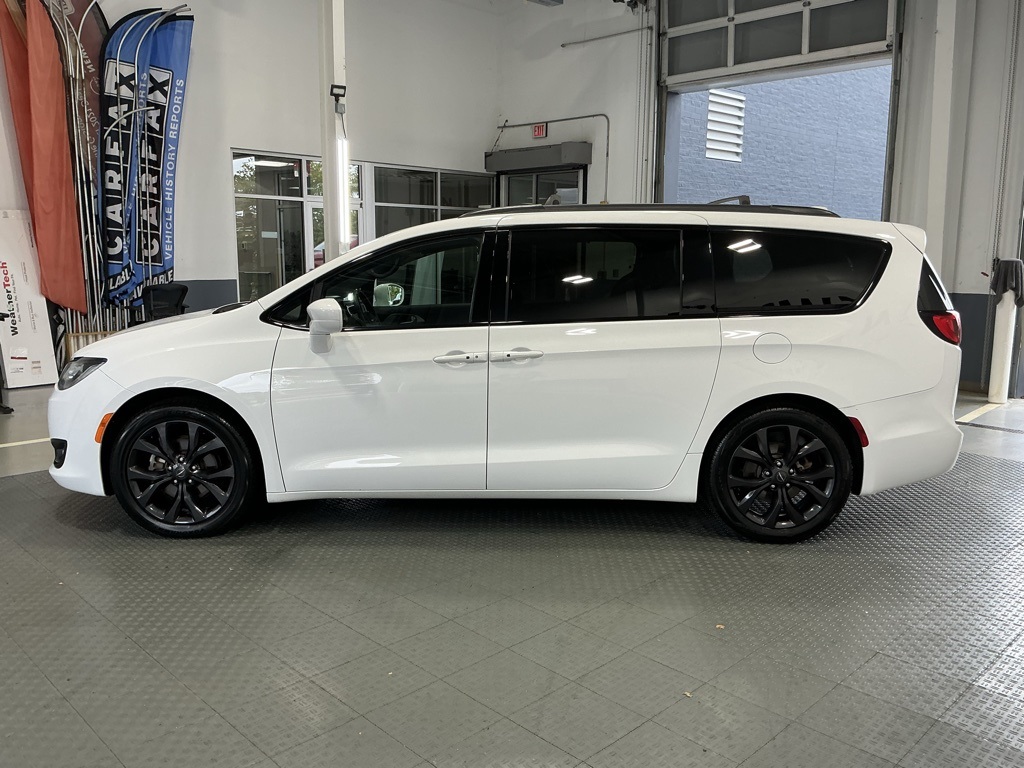 2018 Chrysler Pacifica Touring Plus photo 4