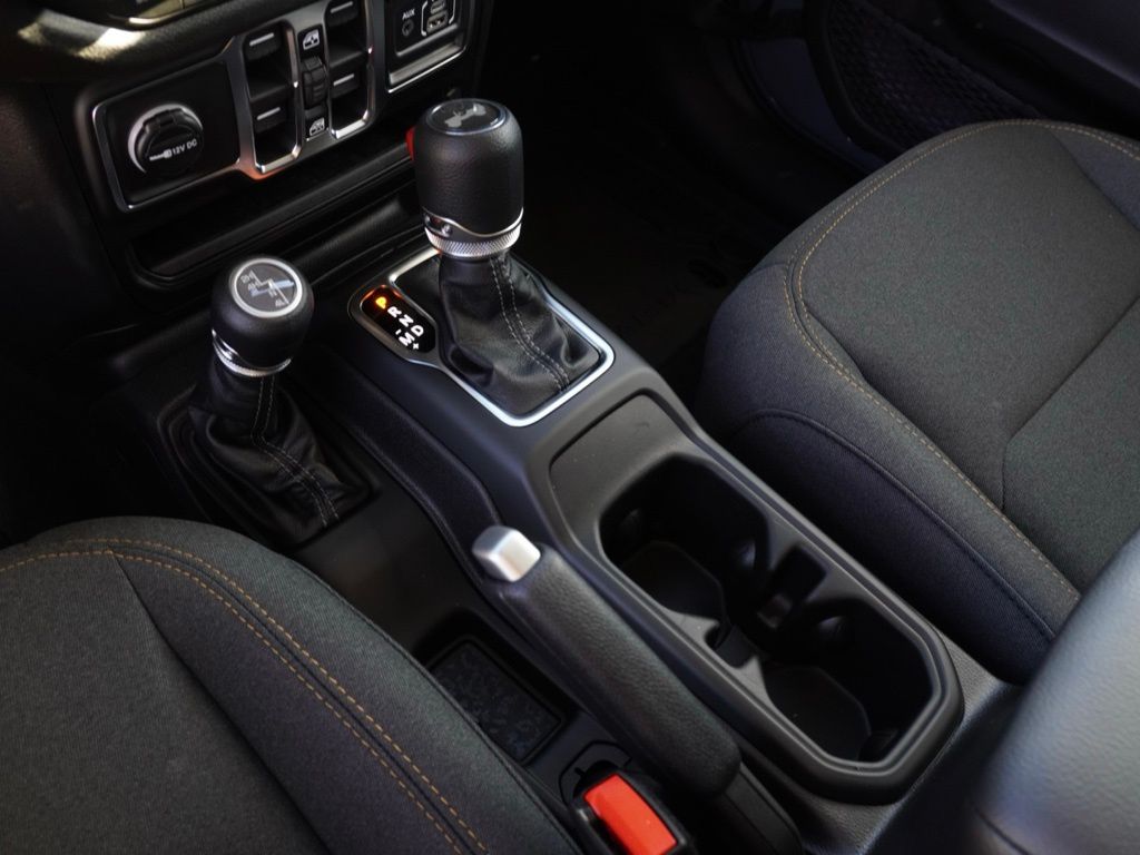 New 2026 Anvil Clear-Coat Exterior Paint Jeep 4-Door Sport S image 18