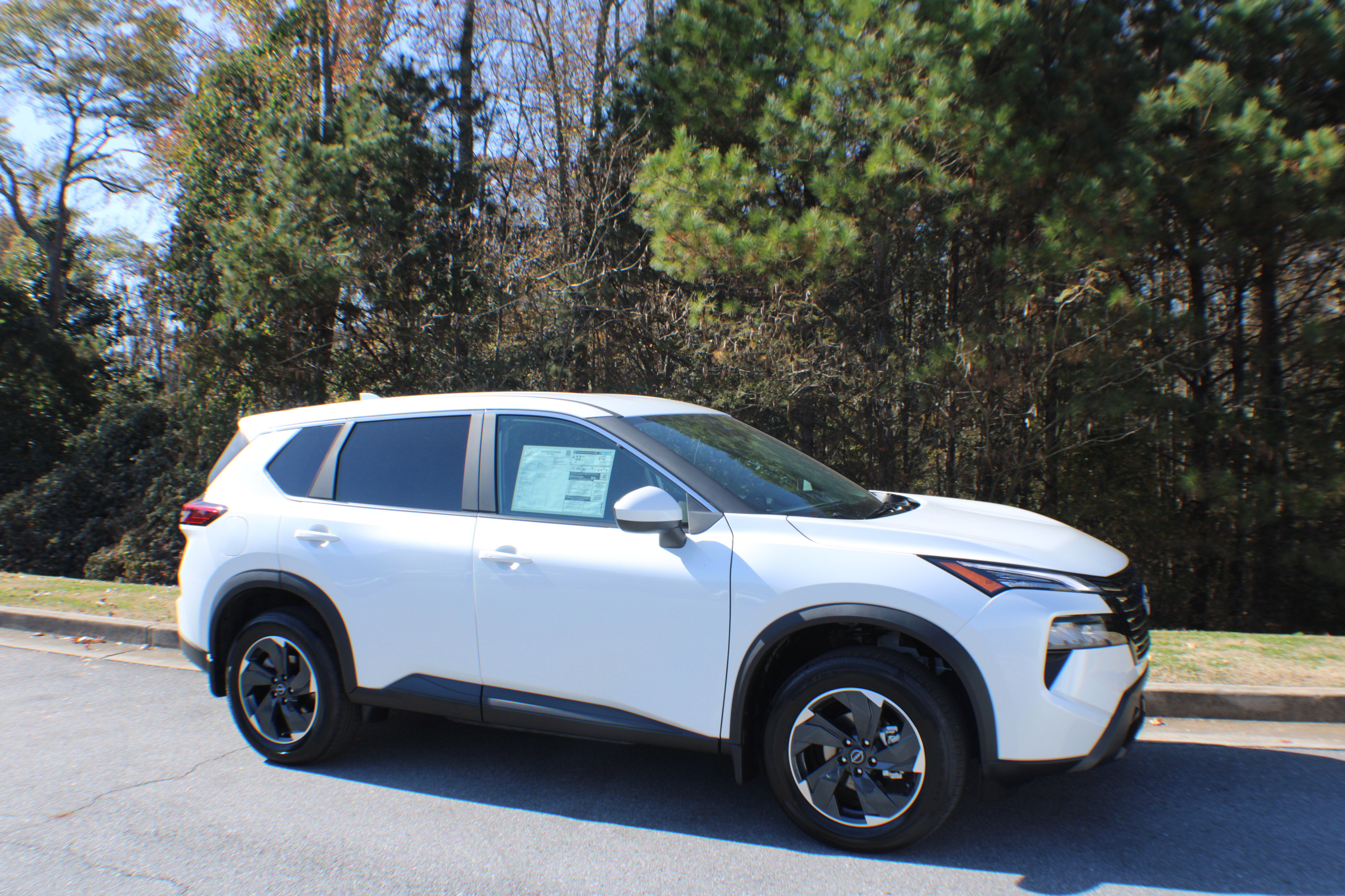 2026 Nissan Rogue SV's photo