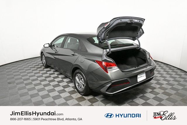 2024 Hyundai Elantra SE photo 23