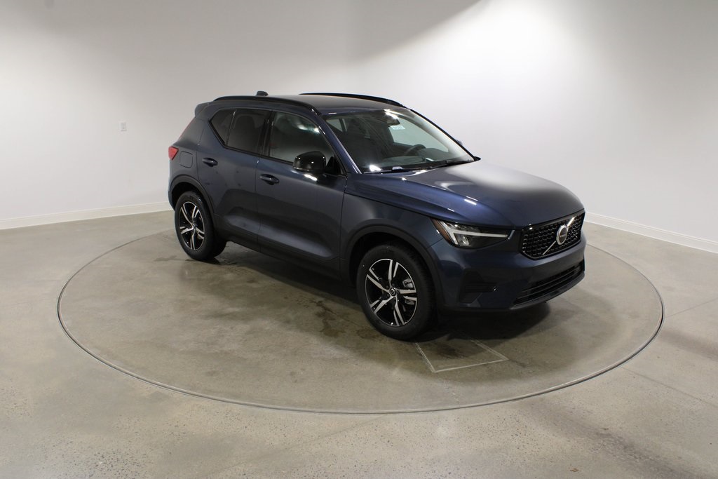 2026 Volvo XC40 Core photo 7