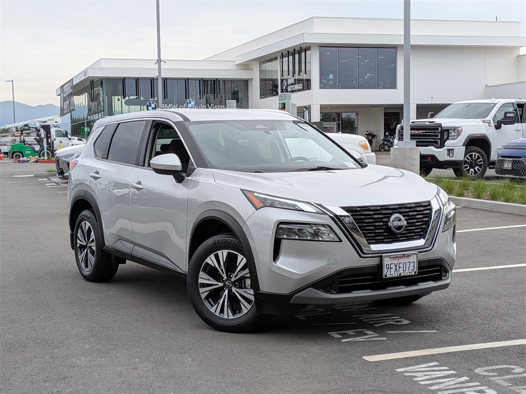 2023 Nissan Rogue SV's photo