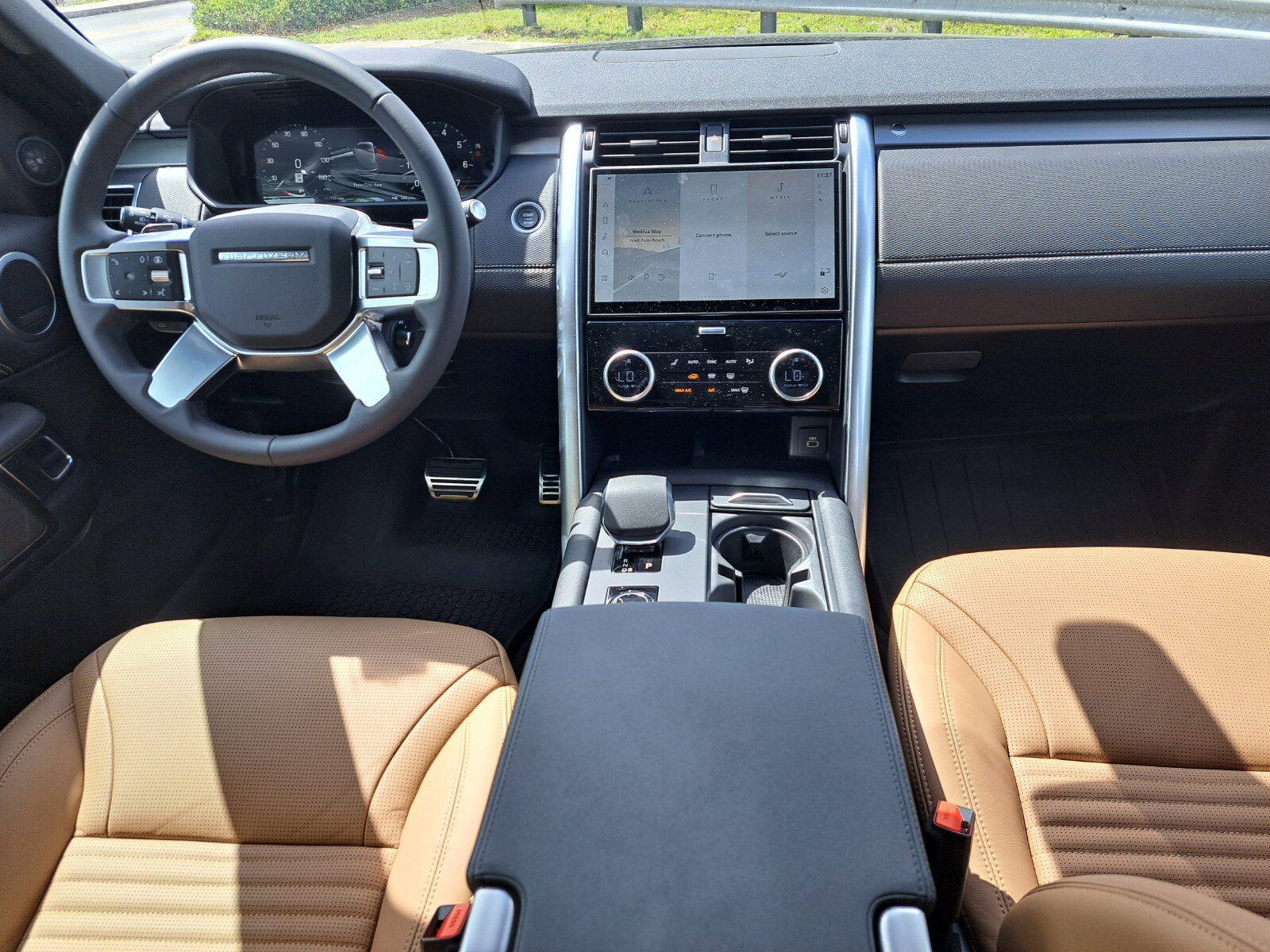2025 Land Rover Discovery SE photo 3