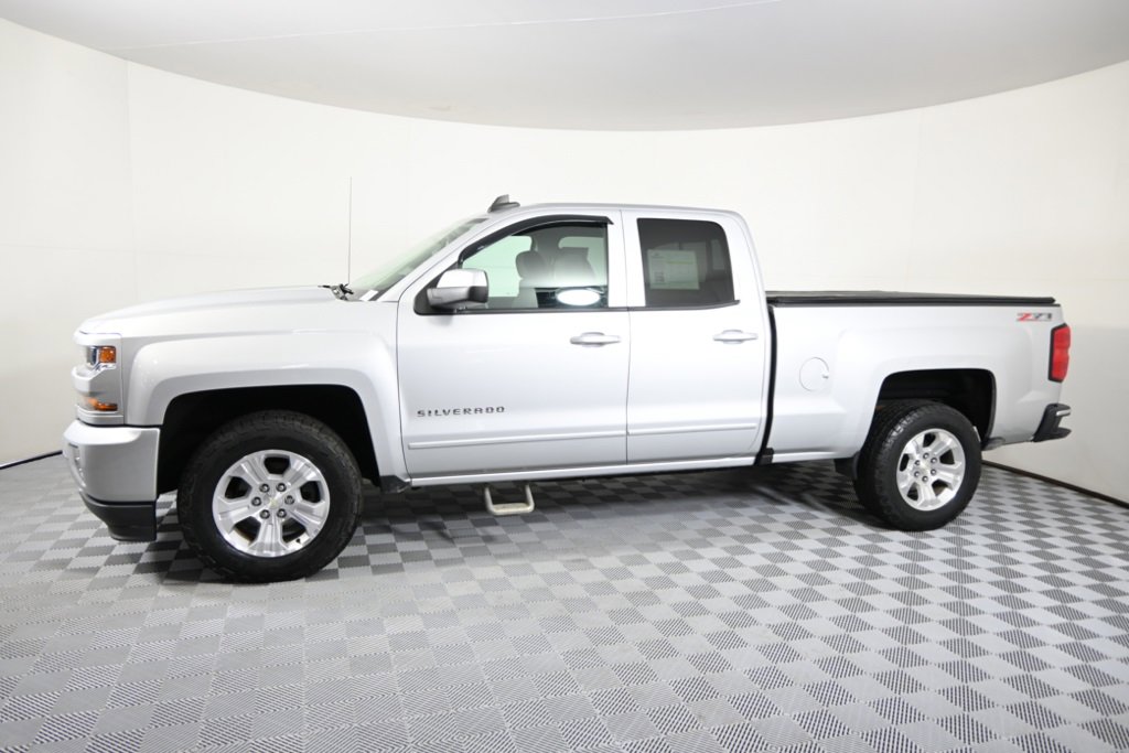 Used 2017 Chevrolet Silverado 1500 LT Z71 with VIN 1GCVKREC6HZ313391 for sale in Forest Lake, Minnesota