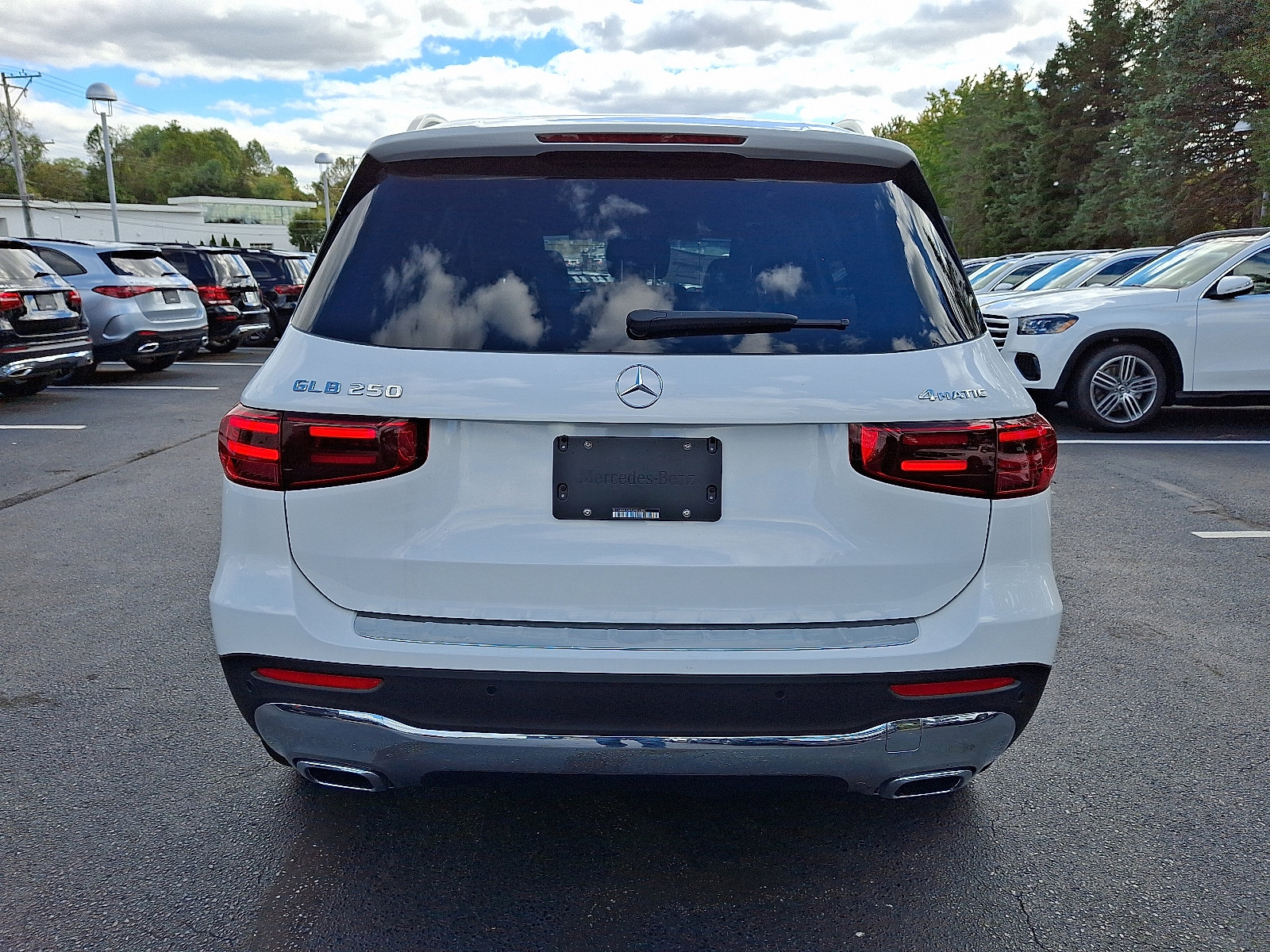 2026 Mercedes Benz GLB 250 4MATIC photo 4