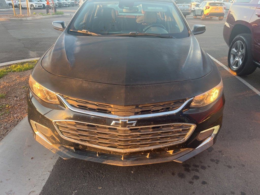 2016 Chevrolet Malibu Premier photo 2