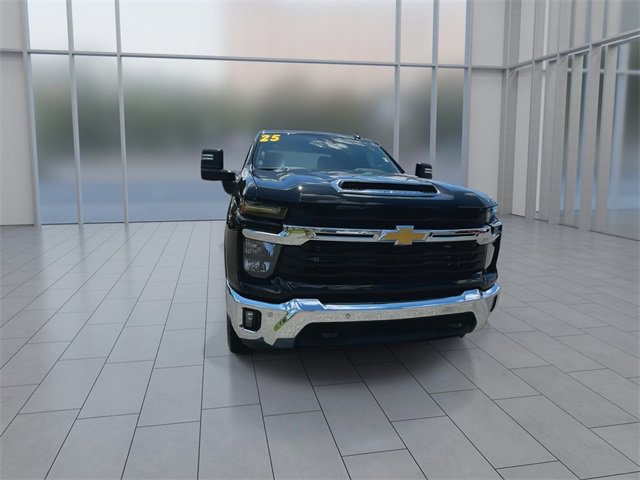 2025 Chevrolet Silverado 2500HD LT photo 3