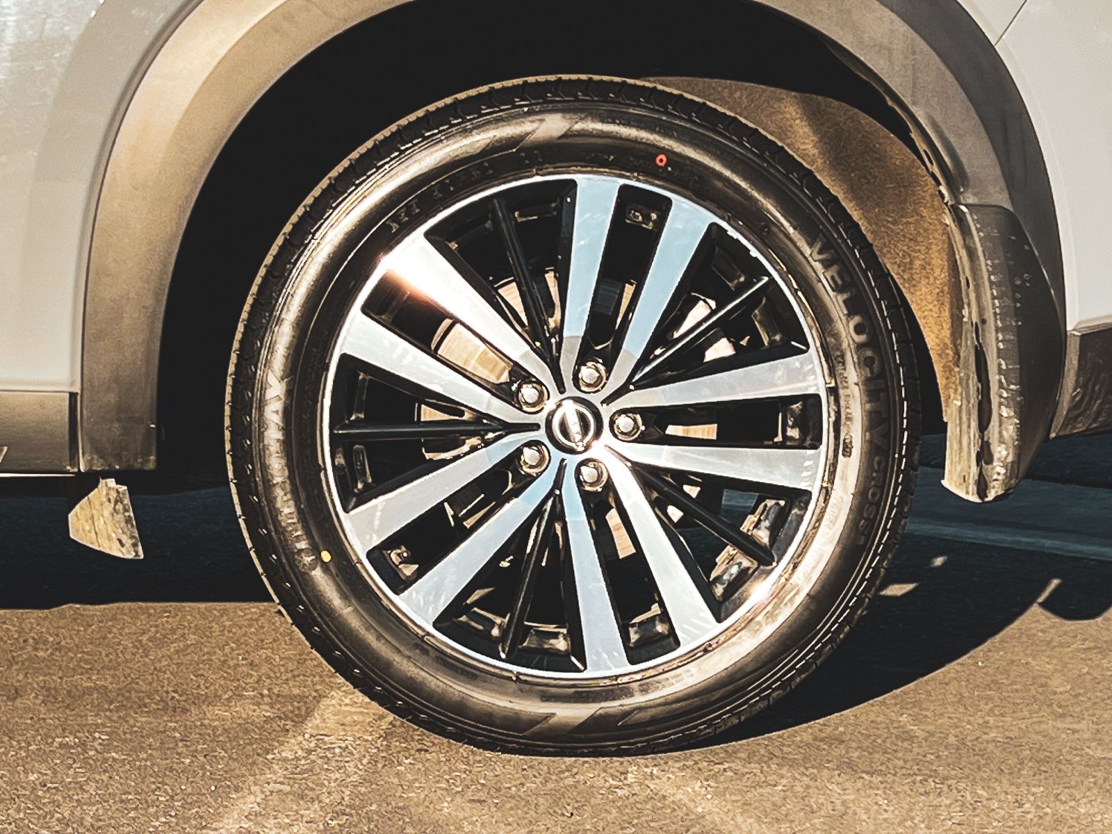 2024 Nissan Pathfinder Platinum photo 2