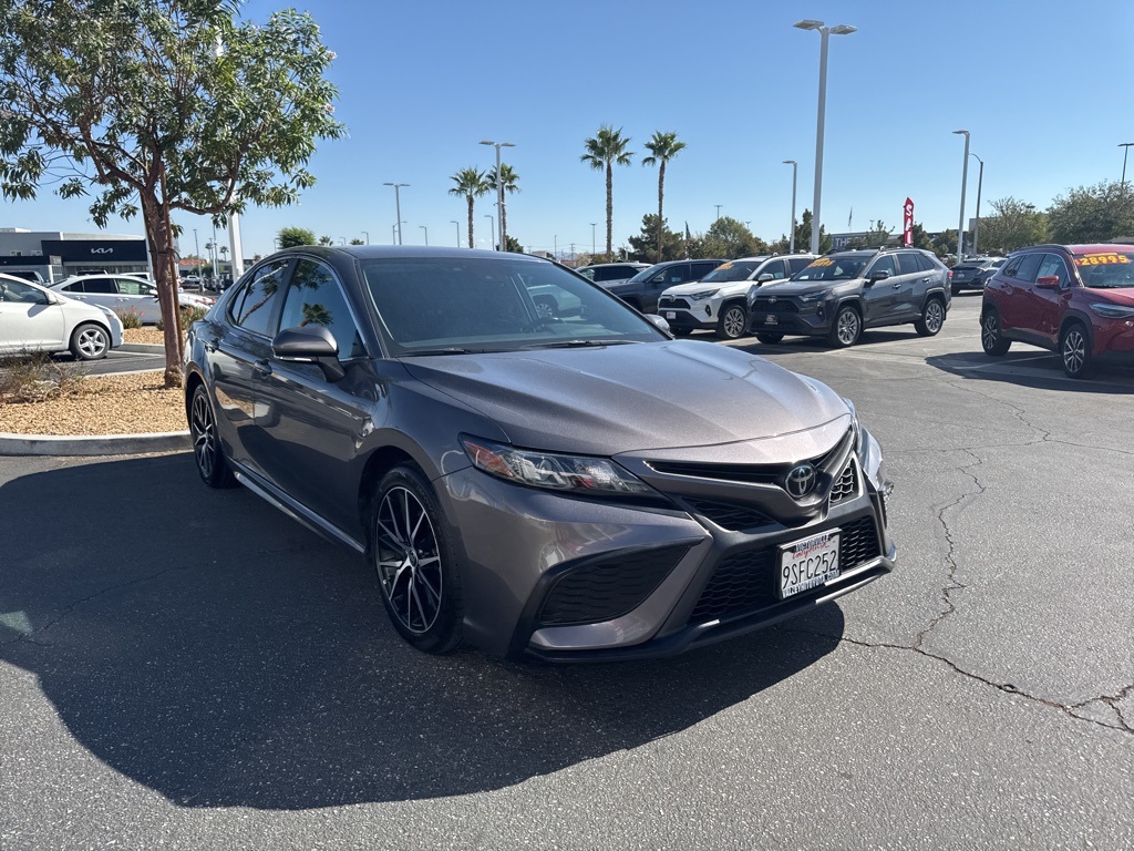 2022 Toyota Camry SE photo 4