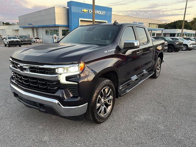 2022 Chevrolet Silverado 1500 LT photo 3