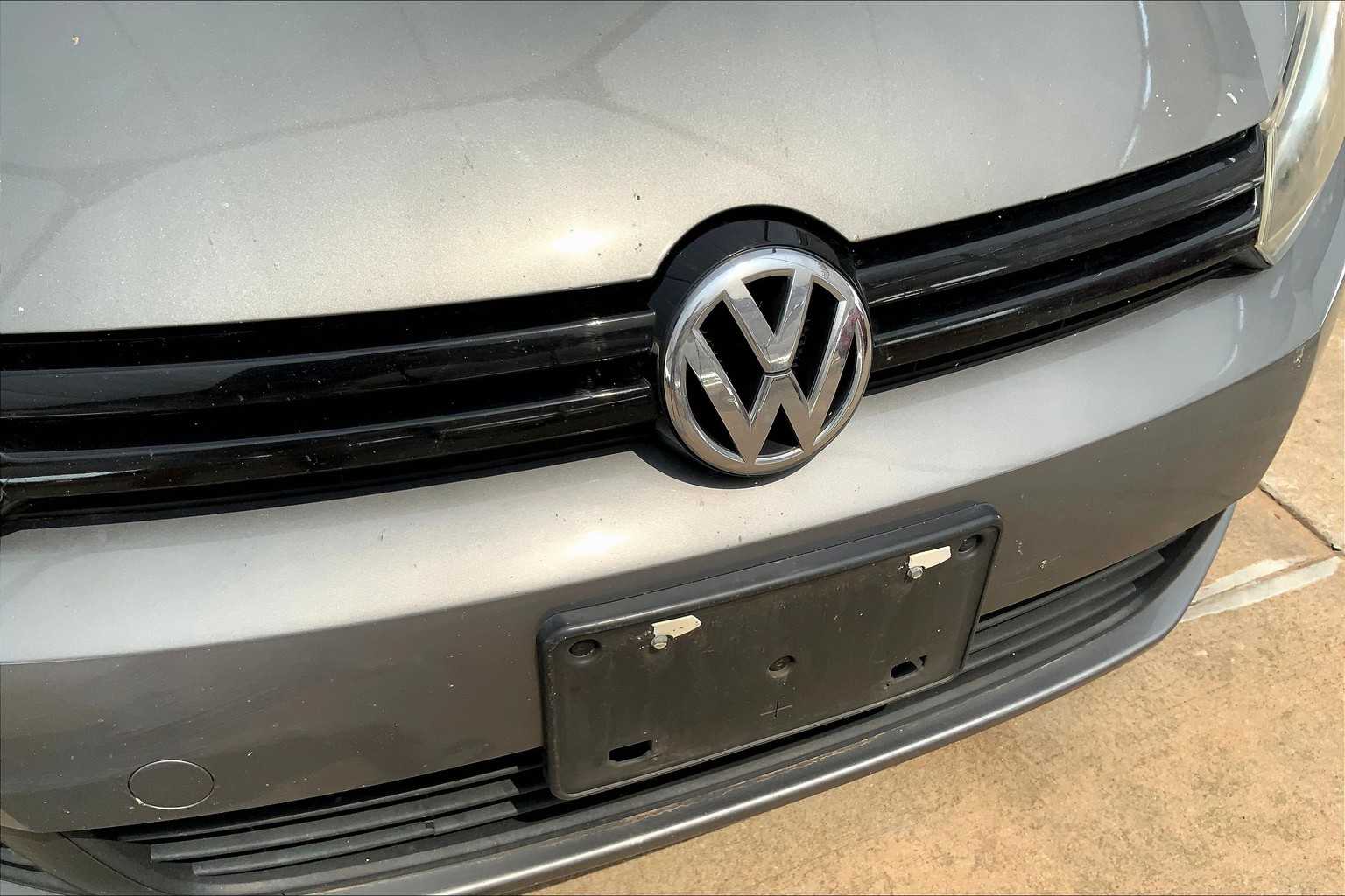 2012 Volkswagen Golf photo 27