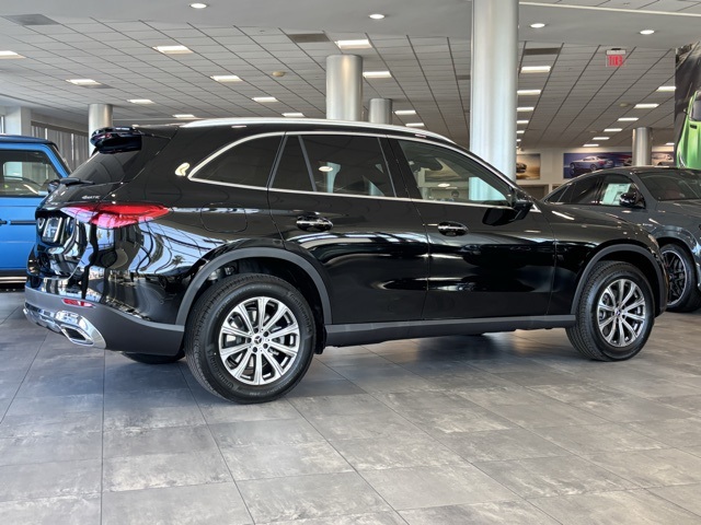 2026 Mercedes Benz GLC 300 4MATIC photo 2