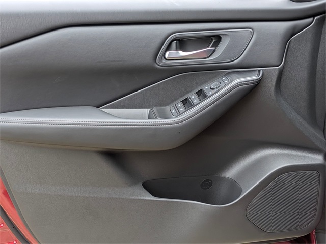 2025 Nissan Rogue SV photo 10