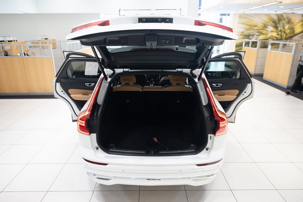 2022 Volvo XC60 B5 Inscription photo 19
