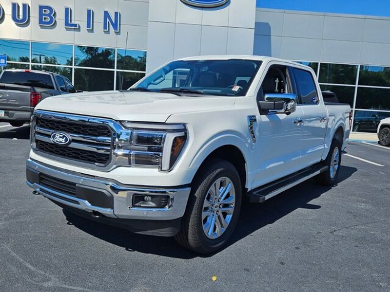 2025 Ford F-150 Lariat photo 3