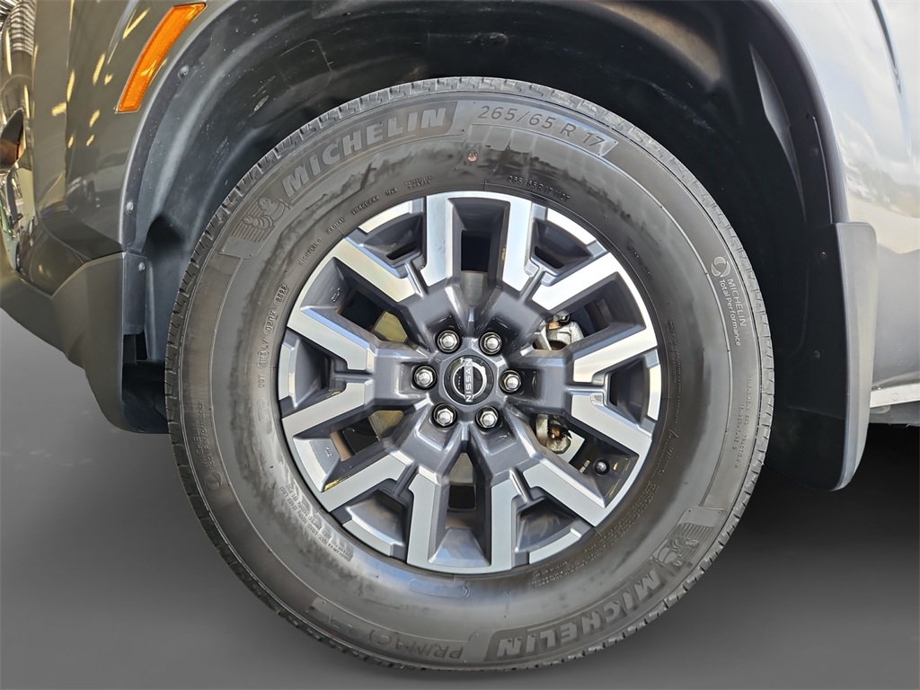2022 Nissan Frontier Crew Cab photo 11