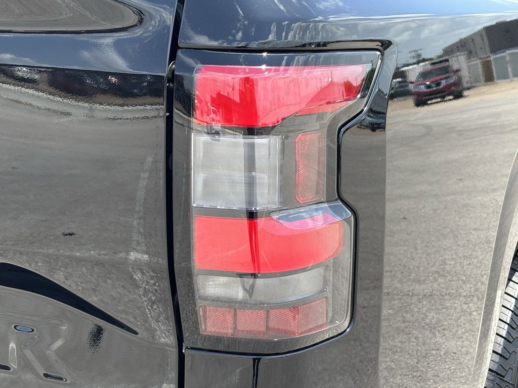 2025 Nissan Frontier King Cab SV photo 4