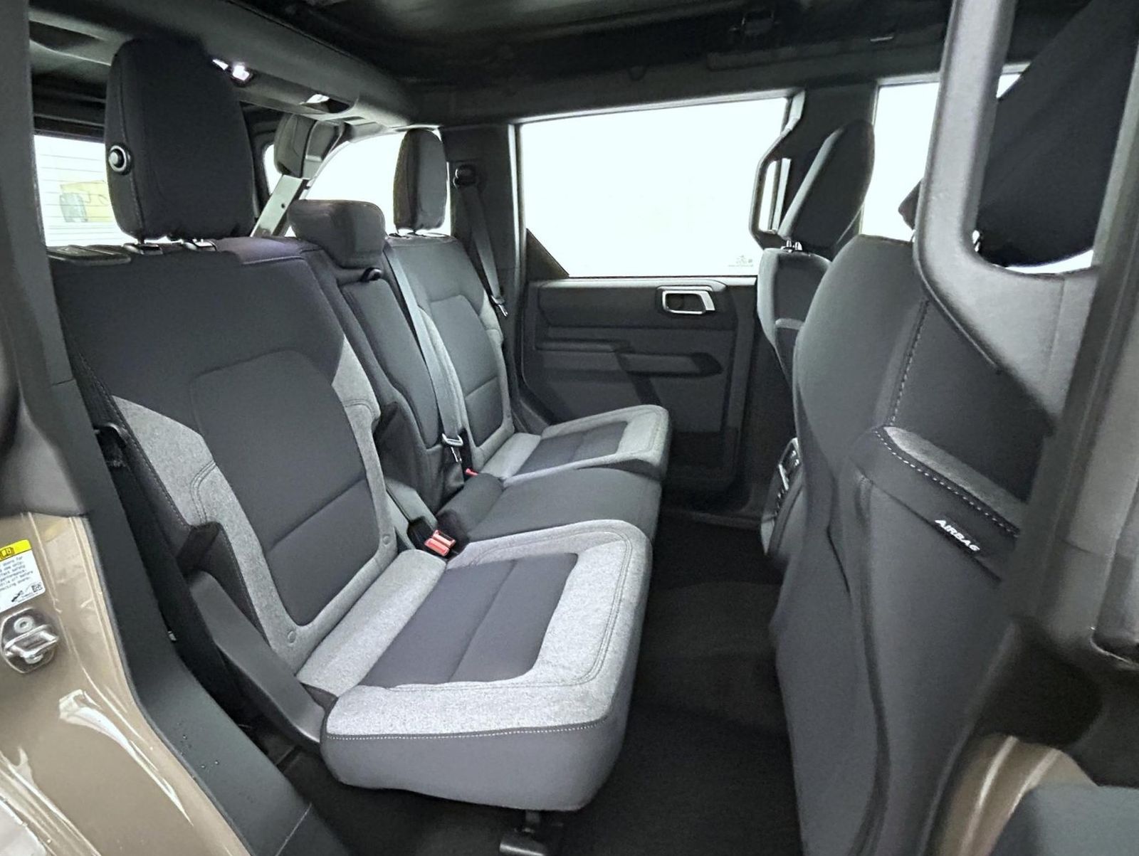 2025 Ford Bronco Base photo 16