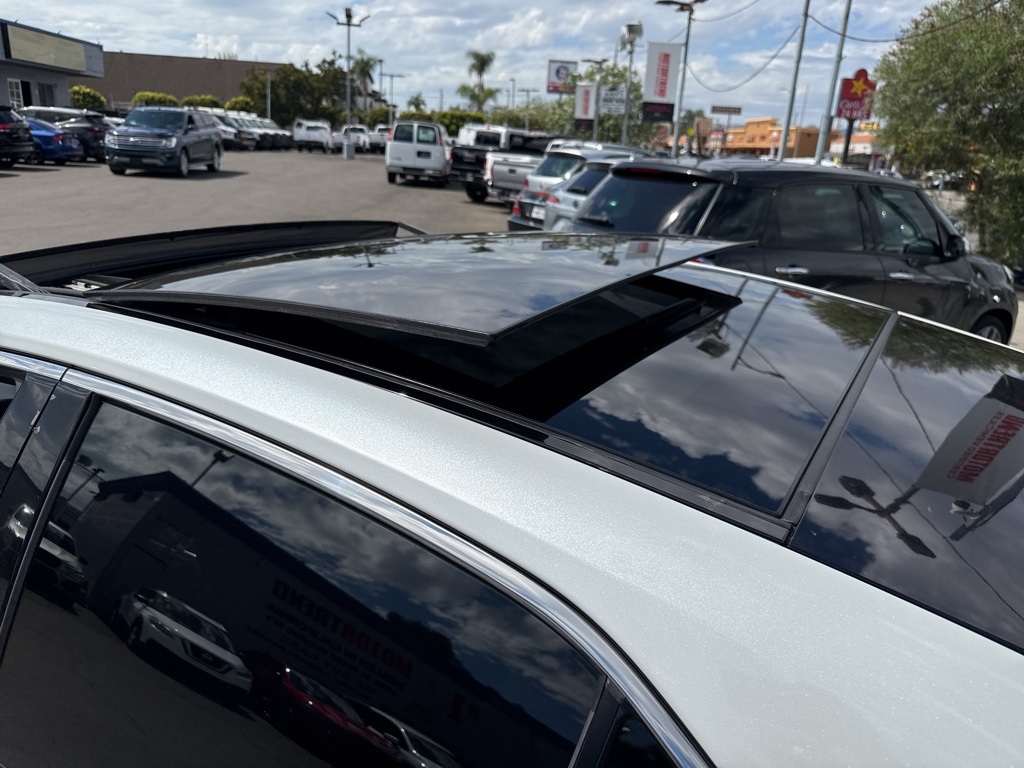 2018 Toyota Camry XLE photo 15