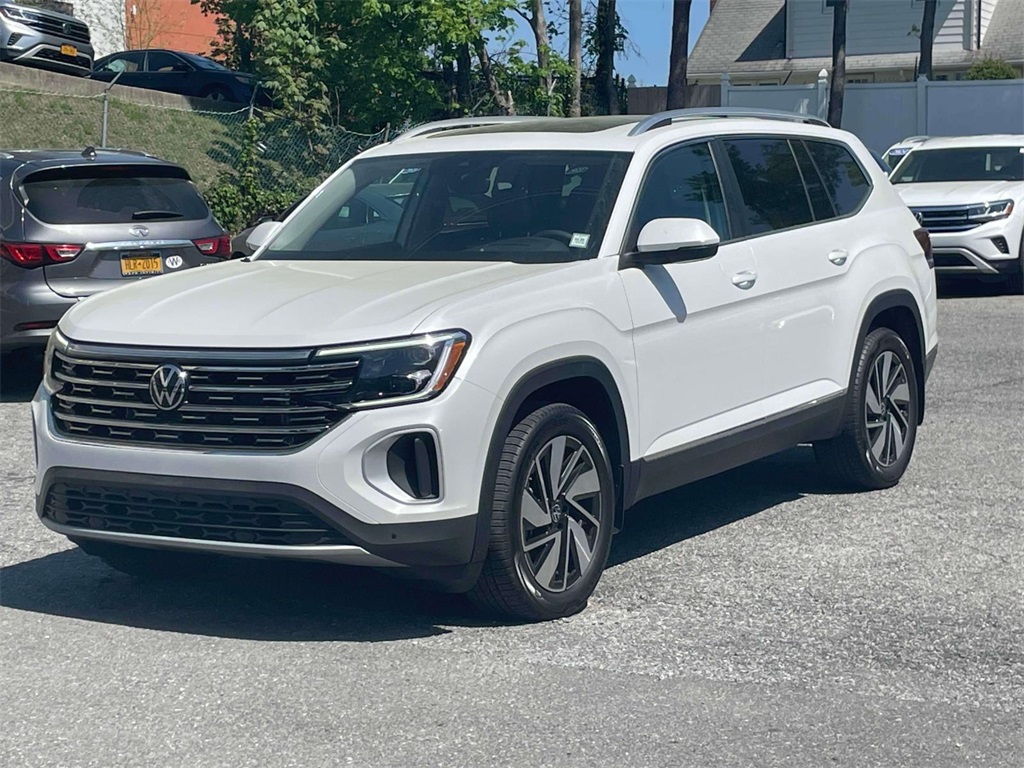 2025 Volkswagen Atlas SEL photo 3