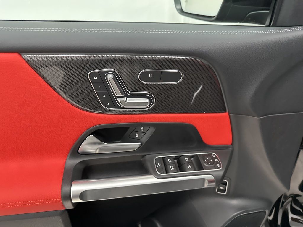 2026 Mercedes Benz GLB AMG 35 photo 3