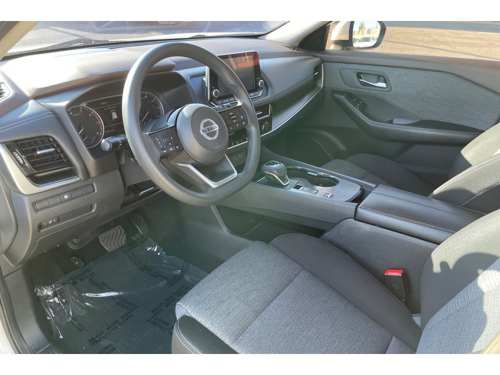 2021 Nissan Rogue SV photo 9