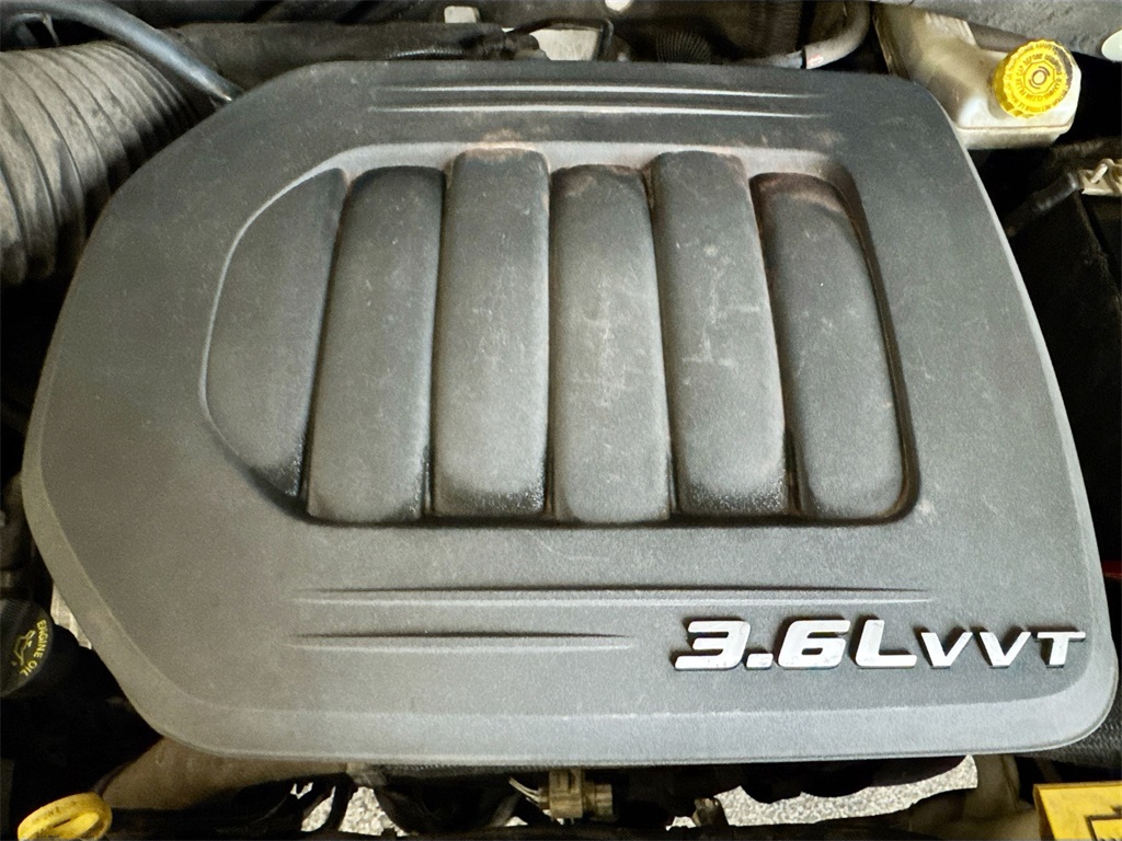 2013 Chrysler Town & Country Touring photo 19