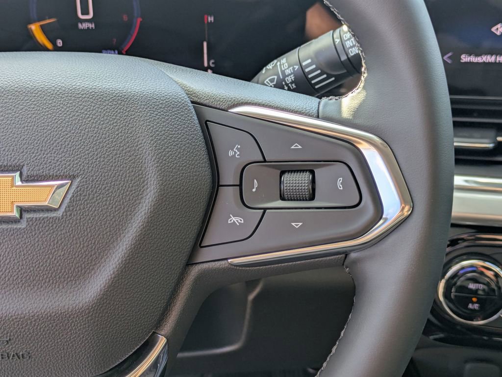 2025 Chevrolet Trax LT photo 17