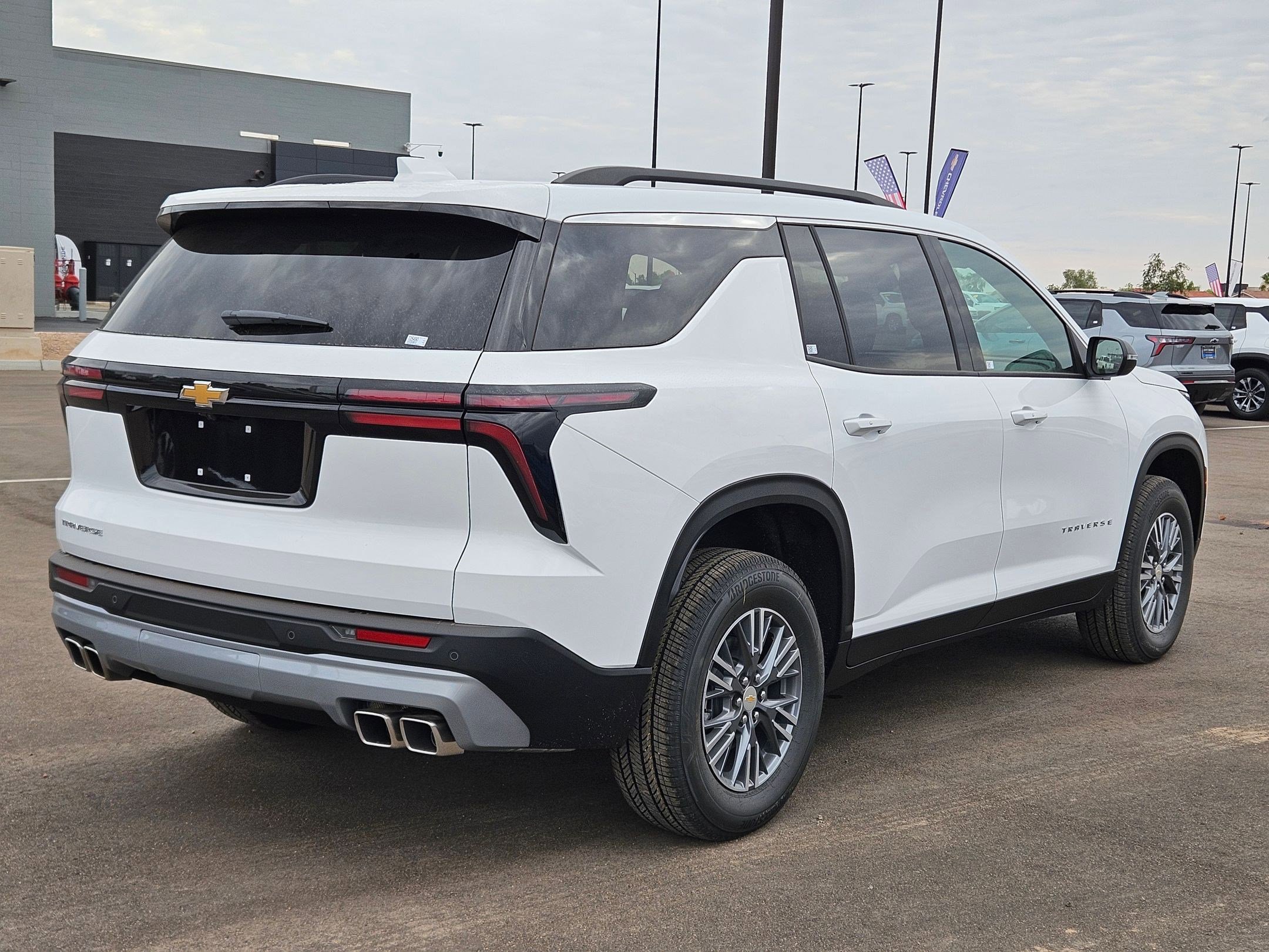 2025 Chevrolet Traverse photo 4