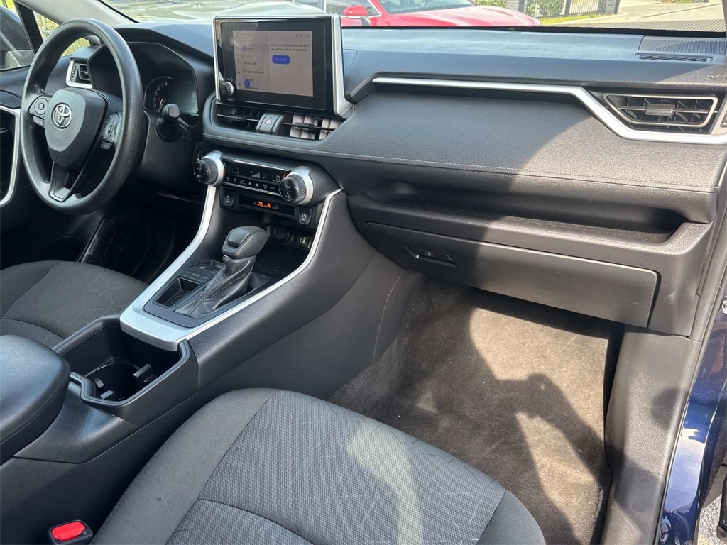 2024 Toyota RAV4 XLE photo 12