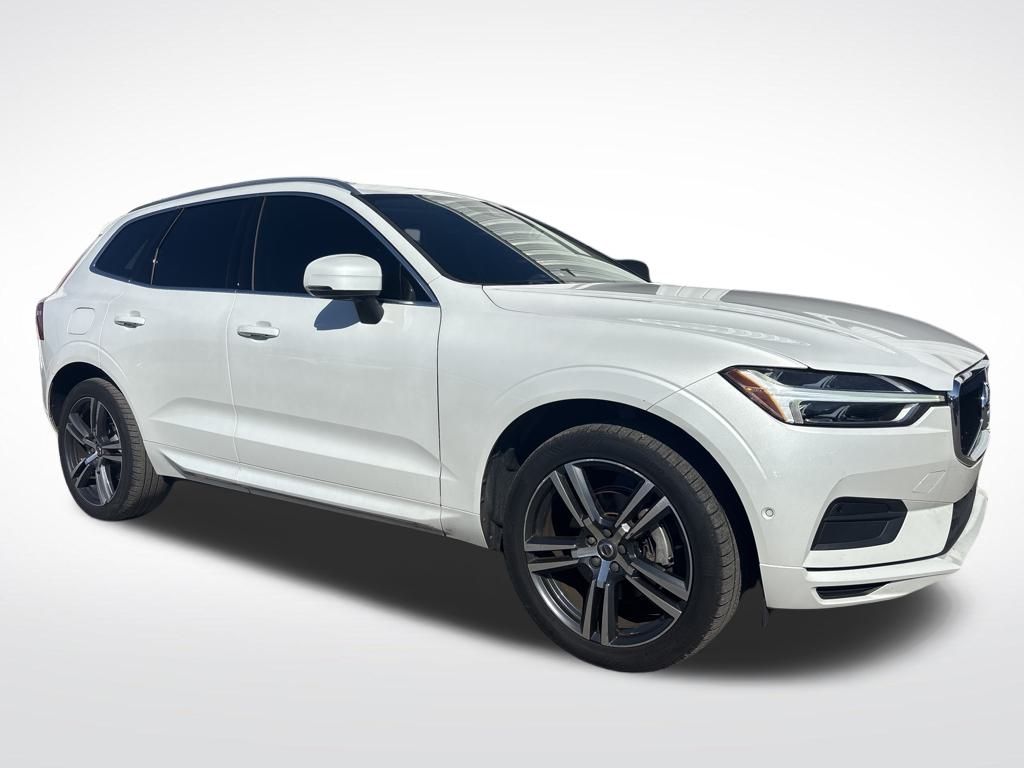 2019 Volvo XC60 Momentum's photo