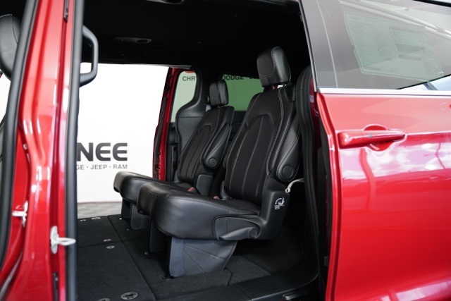 2026 Chrysler Pacifica photo 23