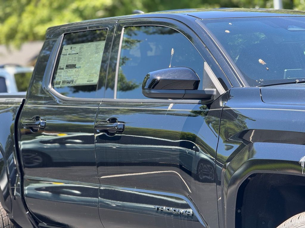 2025 Toyota Tacoma TRD Sport photo 5