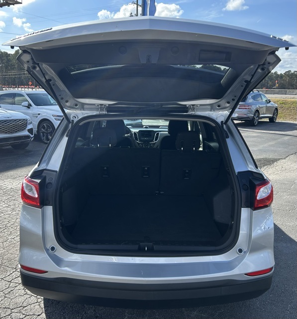 2019 Chevrolet Equinox LS photo 3
